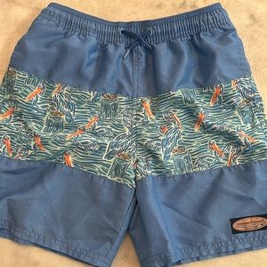 Vineyard Vines men’s medium swim shorts.   Excellent condition barely warm.